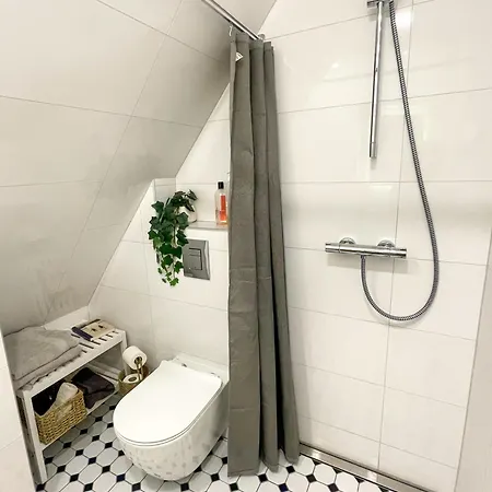 Cozy Little In The Heart Of * بارنو